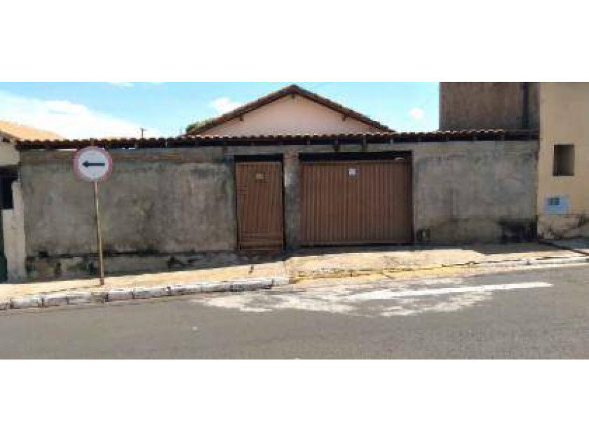 Casa ocupada com 146 m² construídos