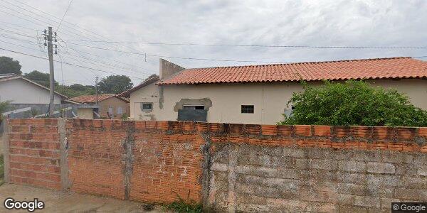 Casa residencial com terreno de 450m², 3 quartos, 2 banheiros, vaga para 1 carro