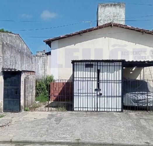 Casa com 2 quartos, 1 banheiro e 50m² área privativa