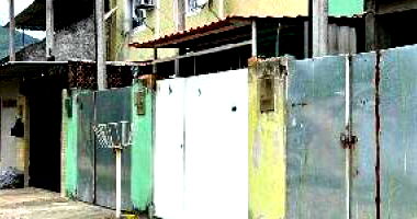 Casa com 2 Quartos e Garagem em Nova Iguaçu