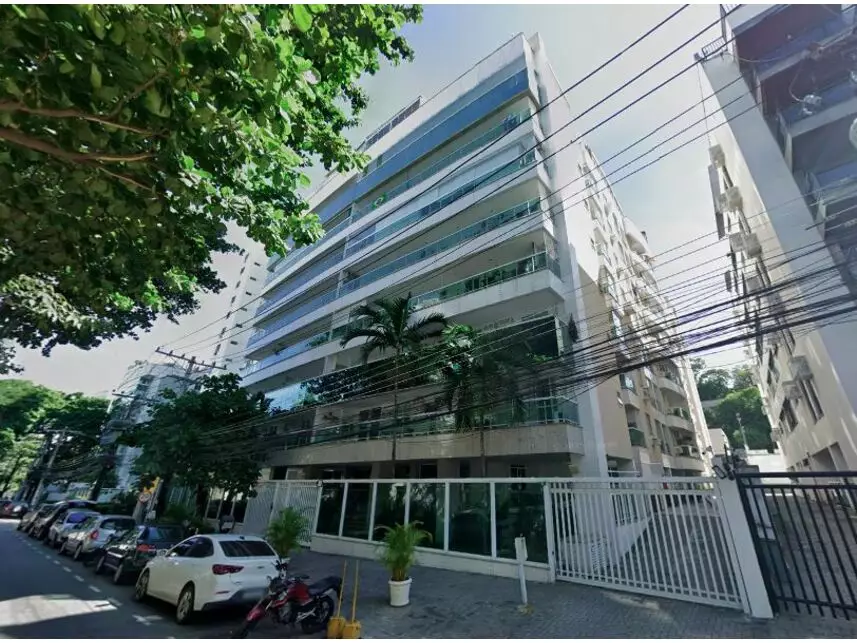 Apartamento em Leilão com 2 Quartos e 2 Vagas