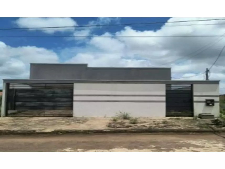Casa com 120m² construída em terreno de 200m², imóvel