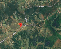 Fazenda com 40,21 ha, casa de colono e área cercada