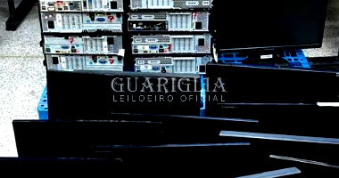 Lote 240: 30 Microcomputadores e 22 Monitores