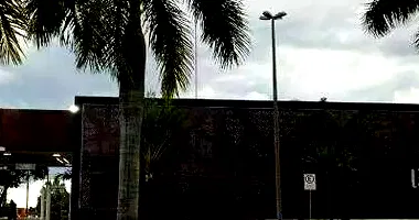 Casa ampla com 1 vaga, terreno 609m² e 457m² construída, ocupada