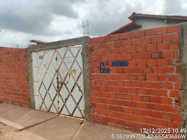 Casa com 2 quartos, 52m², área de serviço e terraço
