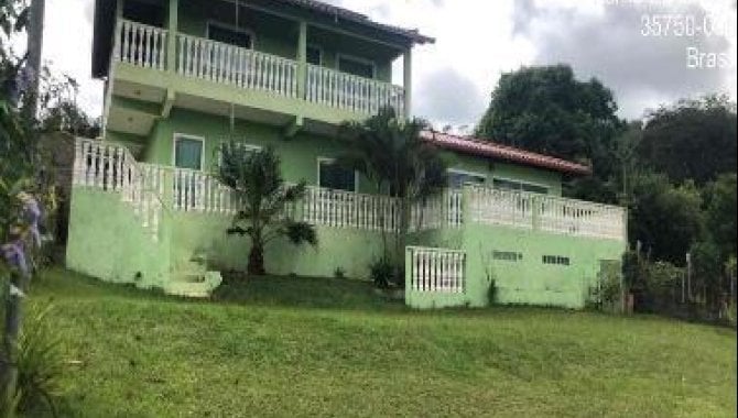 Casa com 359 m², 1 quarto, 1 banheiro e 1 vaga de garagem