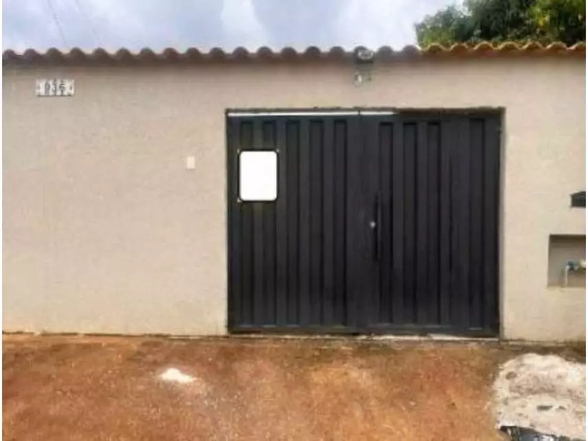 Casa com 74m² construídos, ocupada