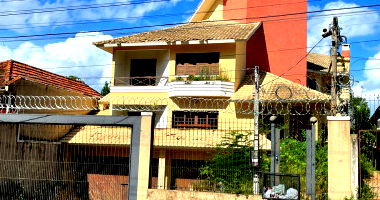 Casa com 3 quartos próxima à PUCRS