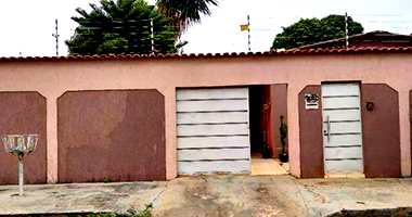 Casa ocupada com 1 vaga e 151,53 m² de área construída