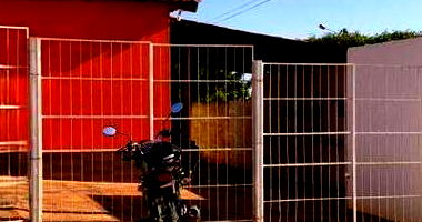 Casa padrão com varanda, 54m² construída, imóvel ocupado