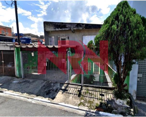 Casa com 2 sobrados e porão em Embu das Artes