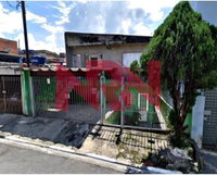 Casa com 2 sobrados e porão em Embu das Artes