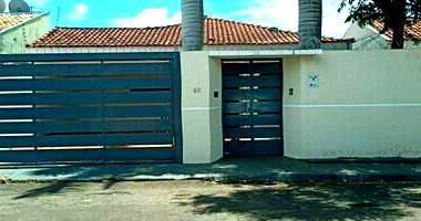 Casa padrão com 3 quartos, 3 banheiros, 1 vaga, 188m² construída, ocupada
