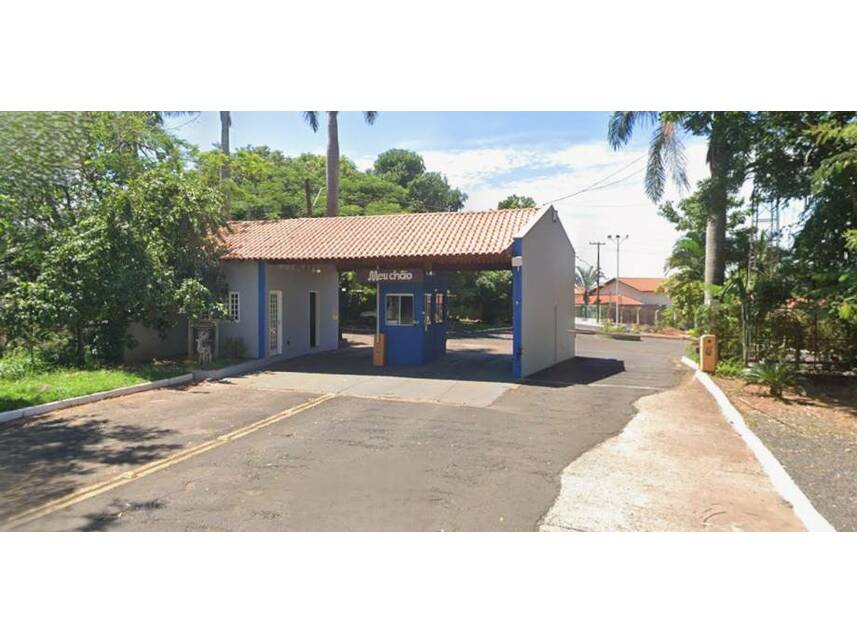 Casa em leilão com 500m² de terreno e 235m² construída