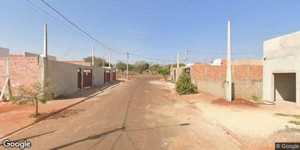 Casa com 2 quartos, banheiro, área de serviço e 1 vaga