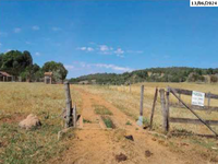 Fazenda com 150,34 hectares com casa principal, currais e embarcadouro