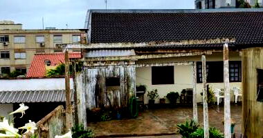 Casa com Galpão em Cachoeirinha