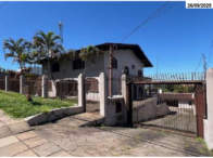 Sobrado com 533,13m², 5 salas, 2 dormitórios, banheira de hidromassagem e 3 vagas de garagem