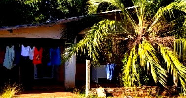 Terreno Urbano com Casa Mista Edificada