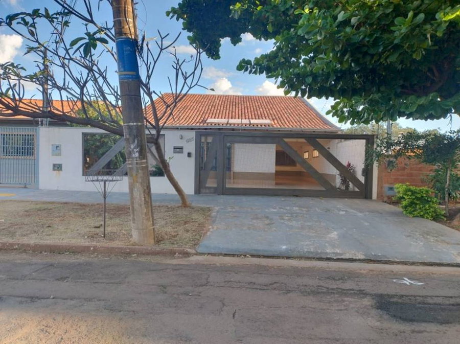 Casa com 2 quartos, 2 banheiros e 228,06 m² de área construída