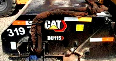 Vassoura Caterpillar BU115 em Bom Estado