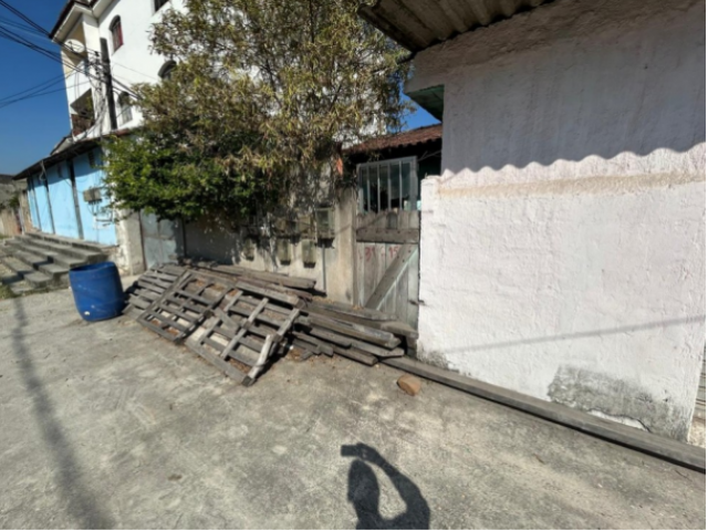 Sobrado e Edificação Comercial com 260m² em Itaboraí