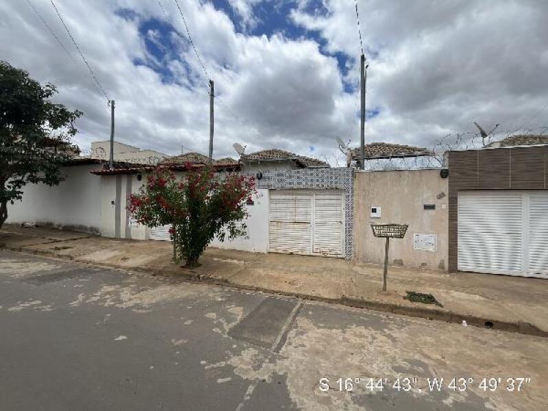 Casa com 2 quartos em Montes Claros/MG