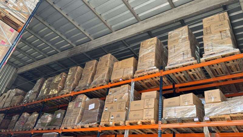Lote de Artigos para Festas com 282.000 itens