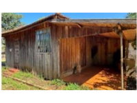 Casa com barracão de madeira, 750m² de terreno