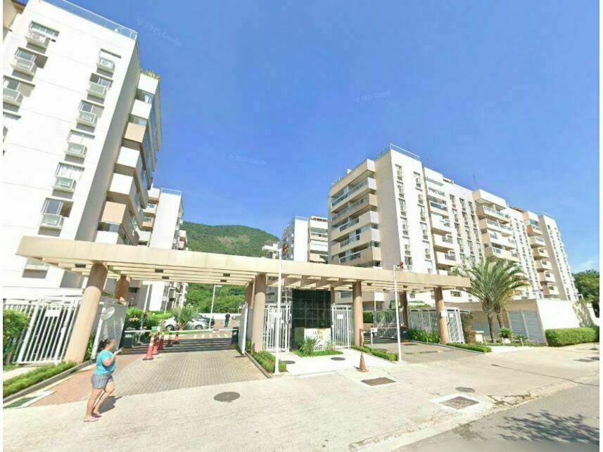 Apartamento de 225m² com 2 vagas em leilão no Recreio dos Bandeirantes