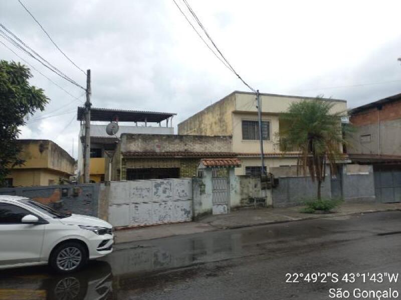 Casa com 3 quartos, 2 banheiros e 1 vaga de garagem