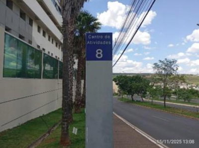 Sala comercial com 97m² e 2 vagas, ocupada, ideal para investimento