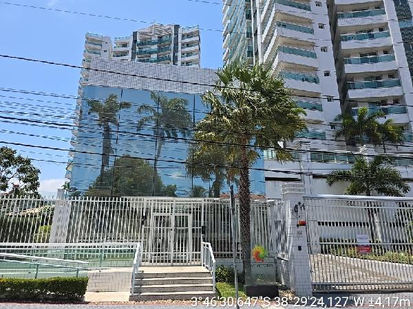 Apartamento com 3 Quartos e 2 Vagas em Fortaleza