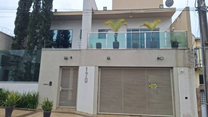 Casa com 4 quartos e 6 banheiros, 400 m², ocupada