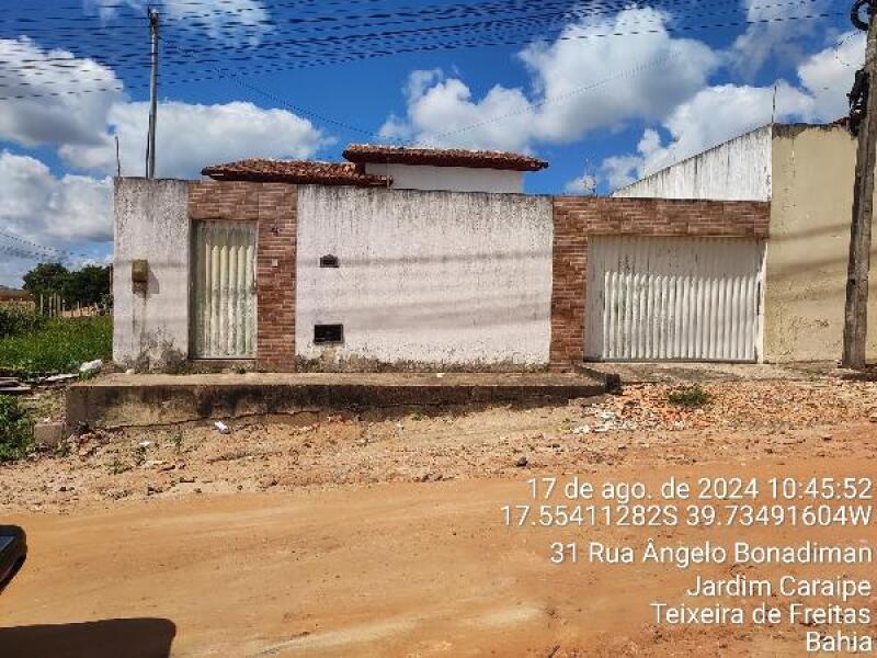 Casa com 2 Quartos e 250m² de Terreno em Teixeira de Freitas