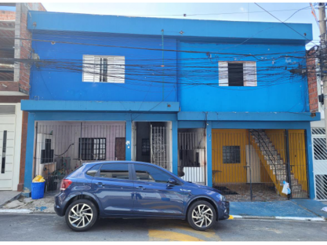 Edificações com 6 unidades domiciliares, 3 banheiros, 578m² construída