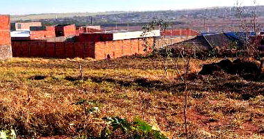 Lote desocupado com 500 m² de terreno, ideal para construção