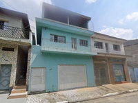 Casa com 3 pavimentos em terreno de 160m² no Jardim Maracanã