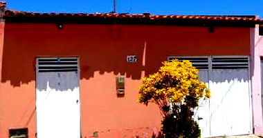 Casa com 2 quartos e 1 vaga em Iacu/BA