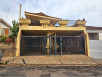 Casa com 596,67m² construídos, 491,41m² de terreno, ocupada