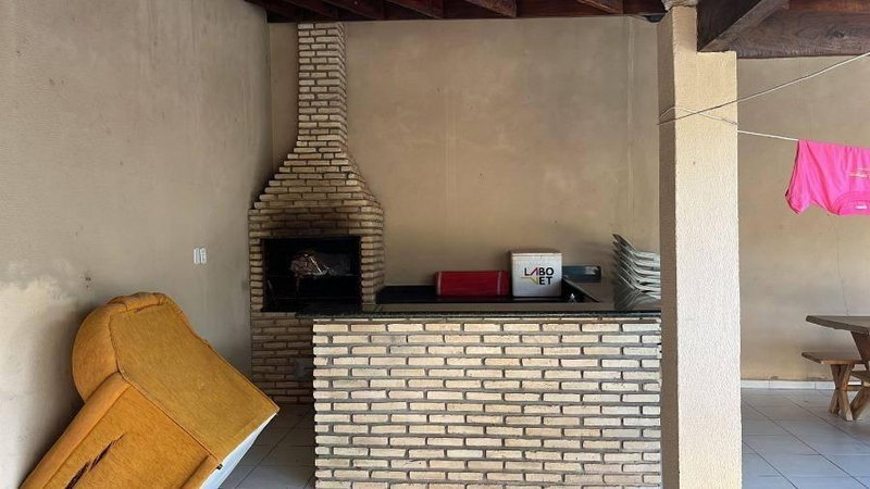 Casa 299m² c/ 3 Quartos, 2 Banheiros -