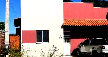 Casa com 2 quartos, varanda e terraço