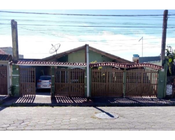 Terreno com 2 Casas Térreas Geminadas, 2 Suítes e 2 Vagas