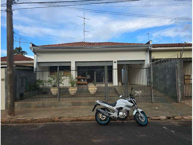 Casa com 244m² em terreno de 310m² em Araraquara/SP
