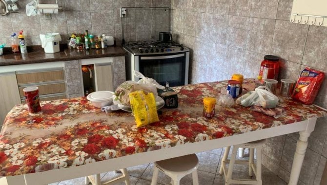 Casa com 4 quartos, 4 banheiros e 1 vaga de garagem