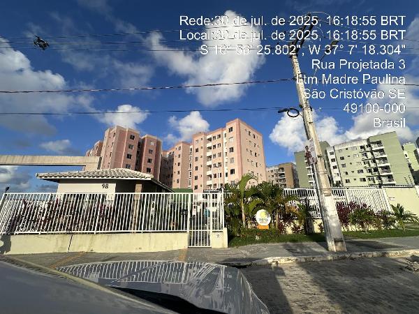 Apartamento com 2 quartos, varanda e 1 vaga de garagem