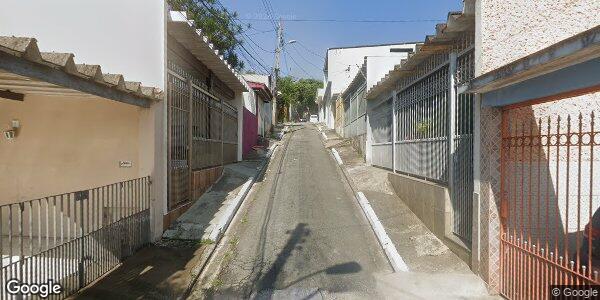 Sobrado residencial de 188m² em terreno de 114m², ocupado e pronto para reforma
