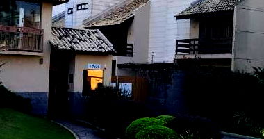 Casa em condomínio com 3 quartos e 3 banheiros, ocupada