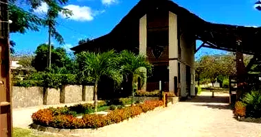 Casa em condomínio com 6 vagas e 712m² construída, imóvel ocupado